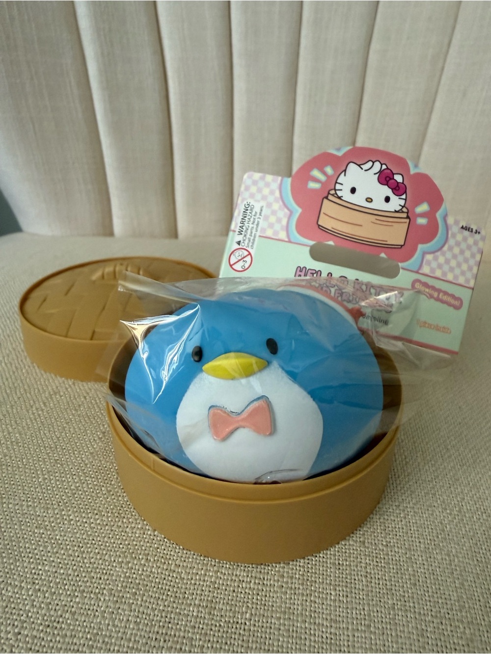NEW OPEN Sanrio TUXEDO SAM penguin dumpling GLOWING glow dark squishy Hello Kitt